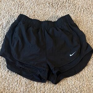 Nike Women's Tempo Shorts Small
